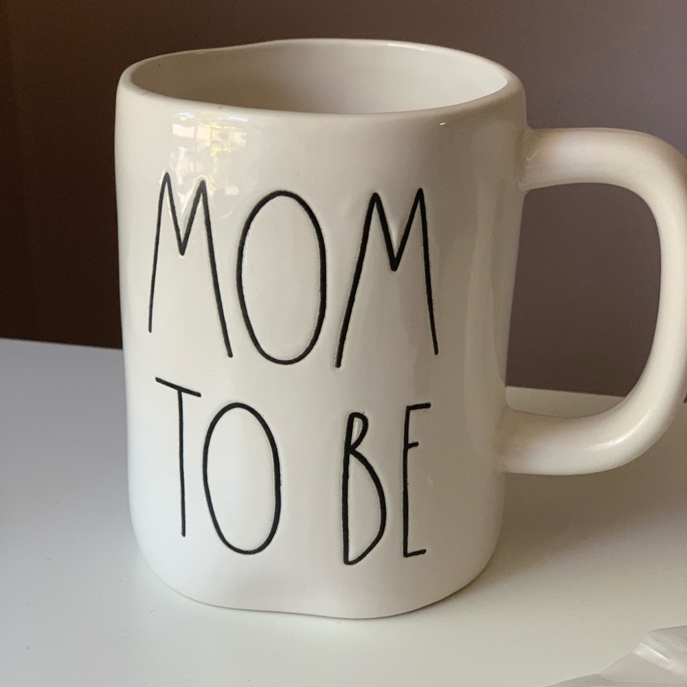 BRAND NEW Rae Dunn MOM TO BE Mug